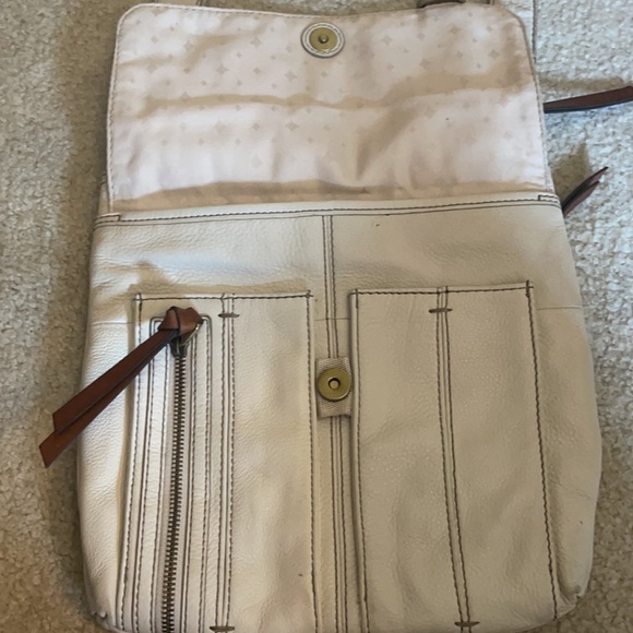 Fossil Crossbody - Picture 2 of 5